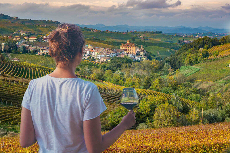 tagAlt.Langhe girl wine glass