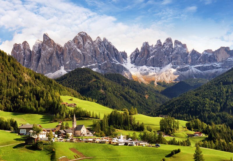 tagAlt.Val di Funes, Trentino Alto Adige, Italy. The great autumnal col