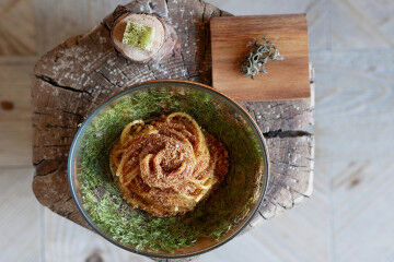 tagAlt.Spaghetti with Mountain Pine Oil and Crisped Bread 8