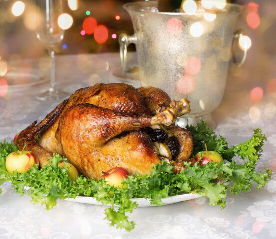 Christmas table with roast capon_201010100