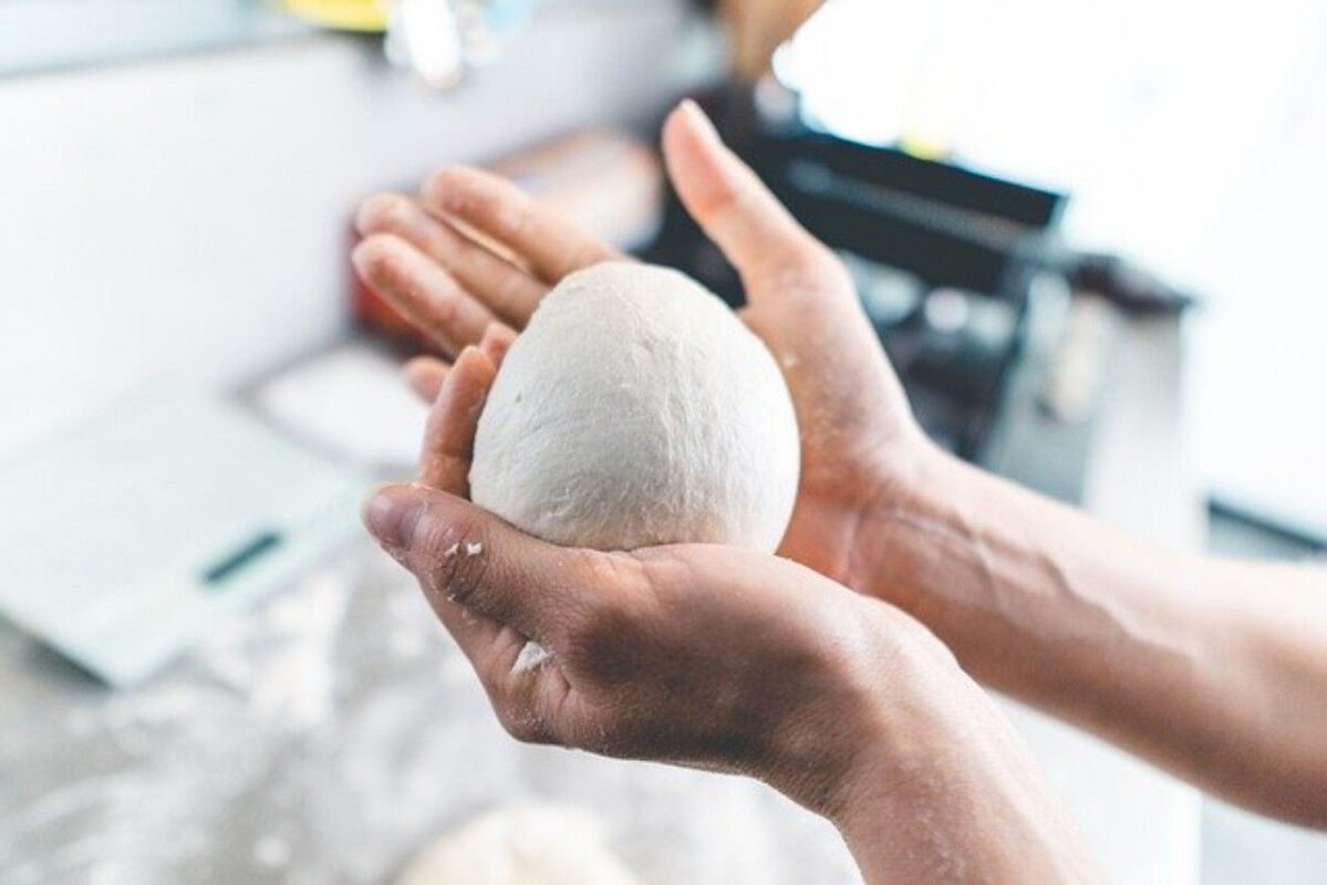 tagAlt.Mozzarella hands Cover 20211405