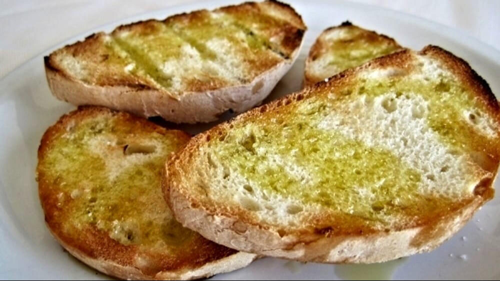 Pane toscano arrostito con olio d'oliva