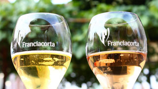 franciacorta in wine glasses