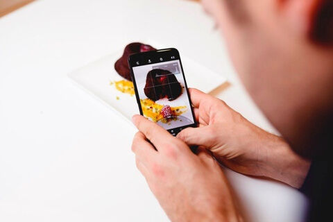 photographing food with a phone
