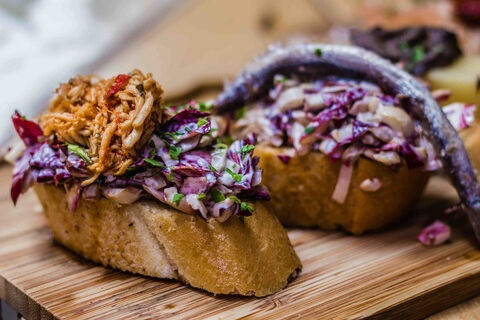 Bruschetta with anchovies and red cabbage