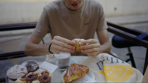 man-eating-breakfast