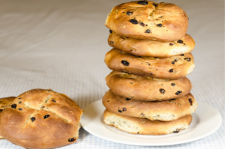 pan di ramerino stacked on a plate