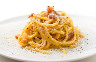 spaghetti carbonara served on plate