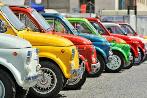 several colorful fiat 500 in a row