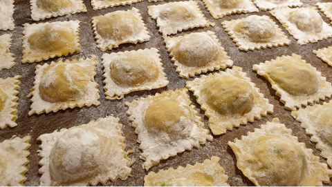 raw ravioli pasta dusted in flour