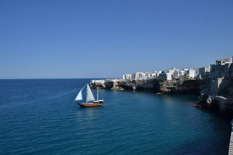 tagAlt.Puglia boats coast Cover 20212306