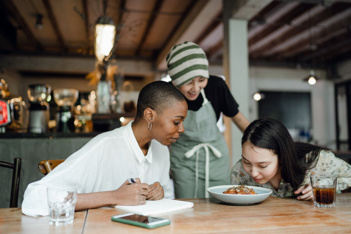 tagAlt.Customers trying food 1