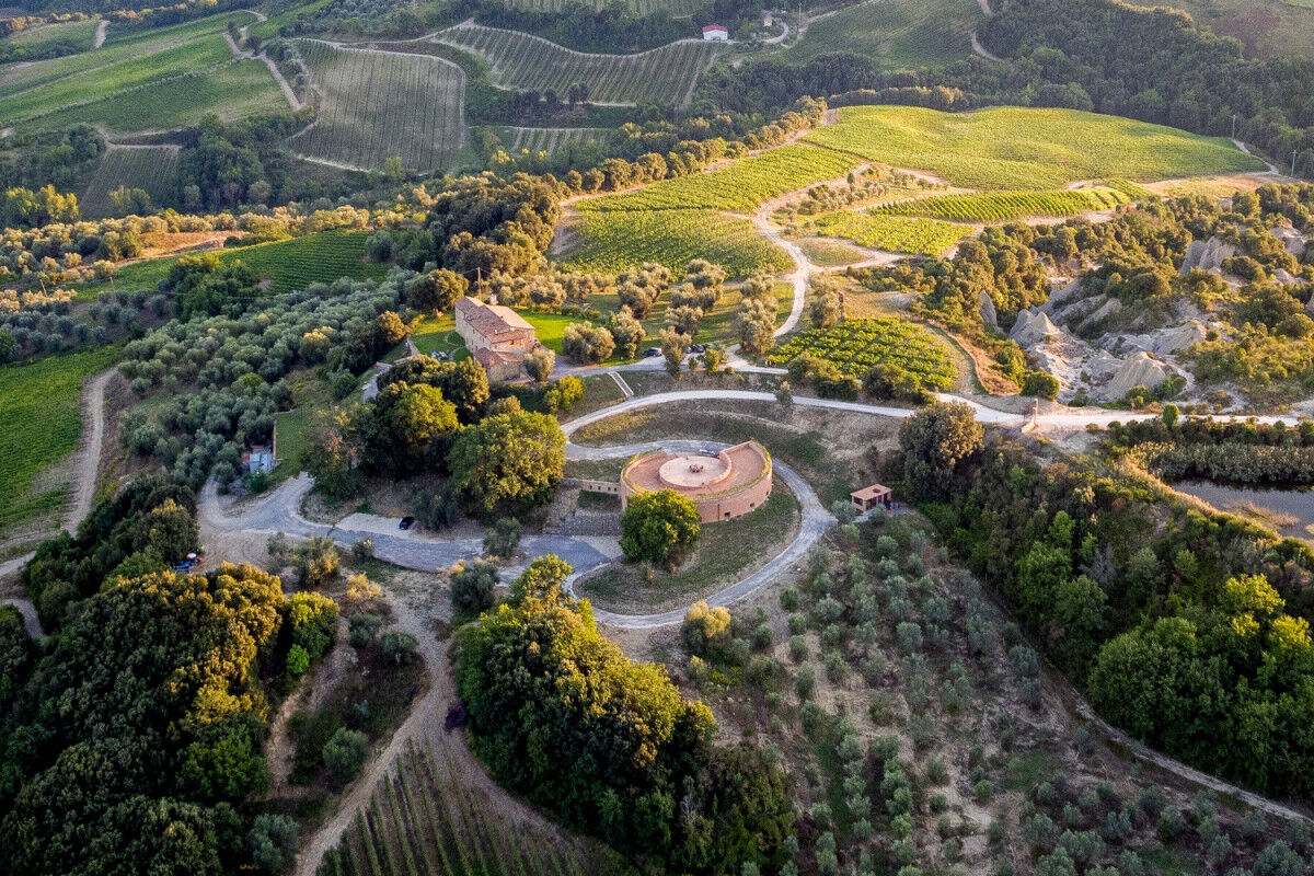 tagAlt.Podere Le Ripi above winery Cover