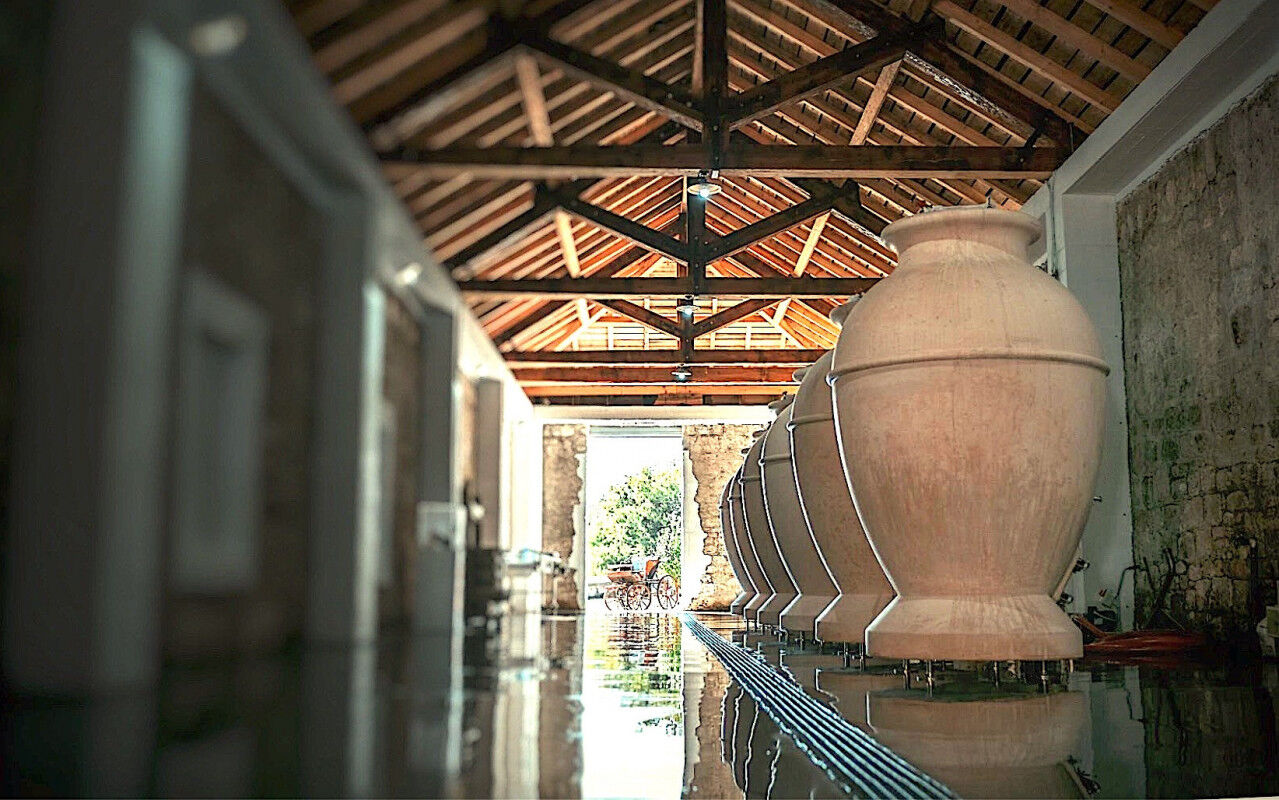 tagAlt.Tenuta Ghizzano cellar anphora wine cocciopesto